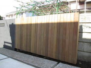 戸建て用ウッドデッキ 目隠しフェンス こだわりウッドデッキ 株式会社テクノグリーン